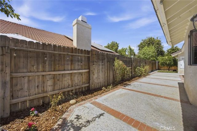 8112 Chaucer, Bakersfield, CA 93311