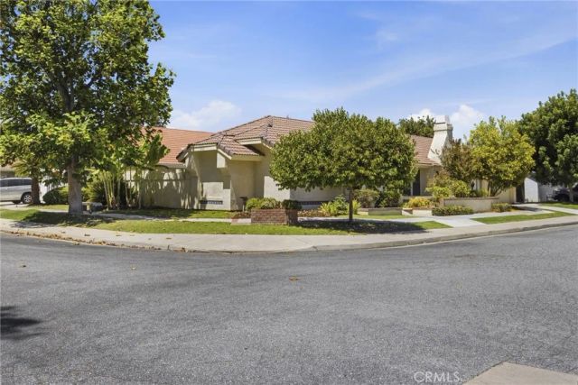 8112 Chaucer, Bakersfield, CA 93311