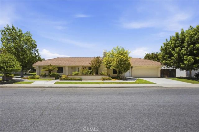 8112 Chaucer, Bakersfield, CA 93311