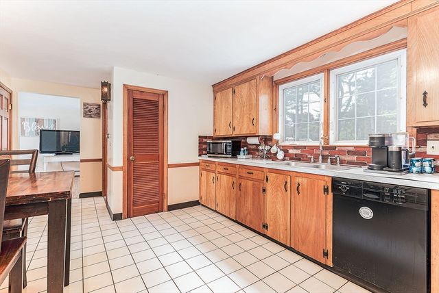 36 Cynthia Road, Seekonk, MA 02771