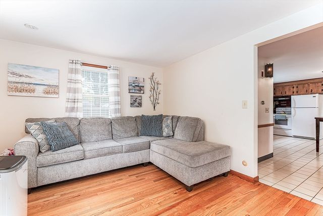 36 Cynthia Road, Seekonk, MA 02771