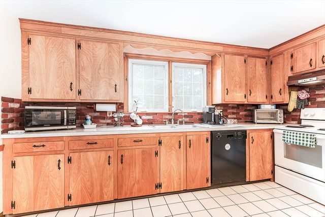 36 Cynthia Road, Seekonk, MA 02771