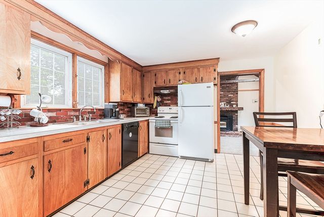 36 Cynthia Road, Seekonk, MA 02771