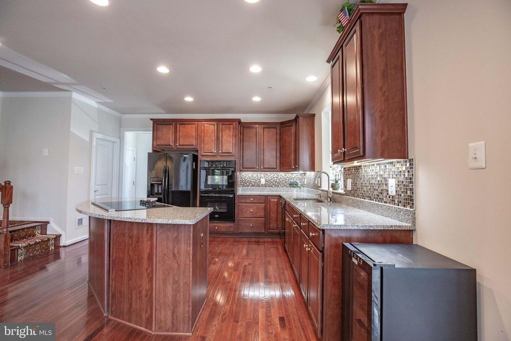 Image 17 of property listing at 11039 HUNTERS VIEW RD, Ellicott City, MD 21042