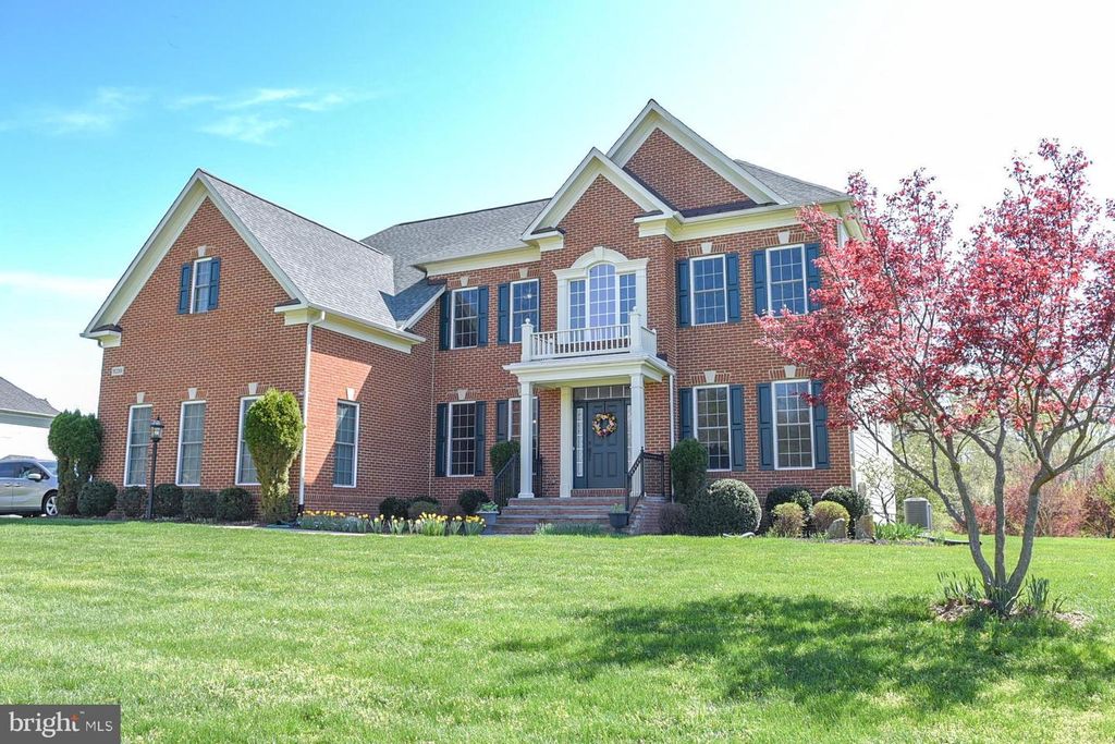 Image 2 of property listing at 11039 HUNTERS VIEW RD, Ellicott City, MD 21042