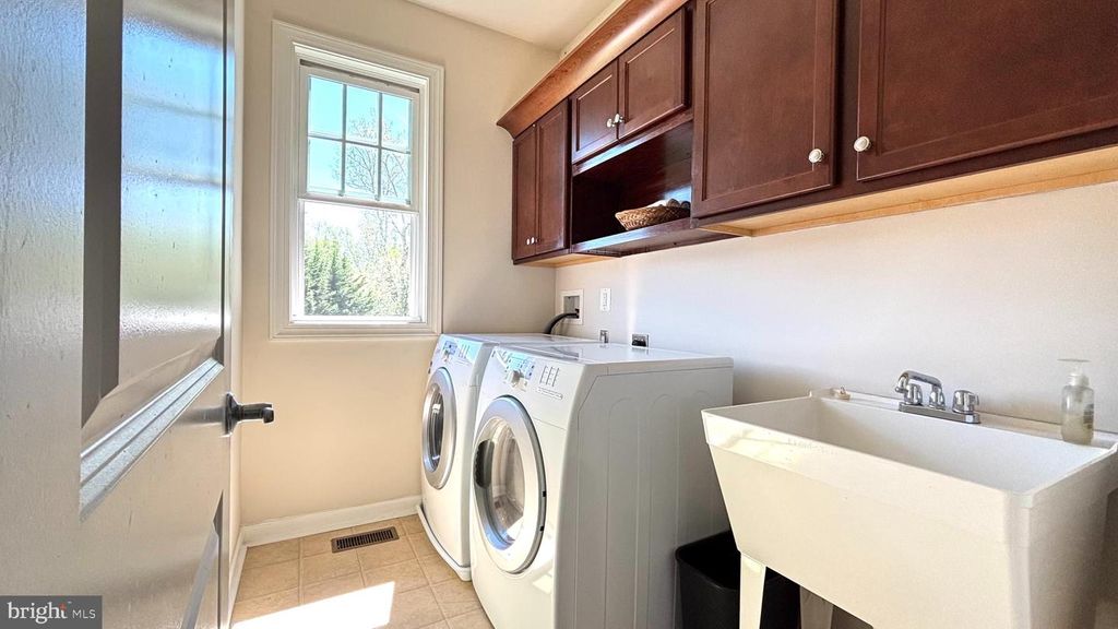 Image 23 of property listing at 11039 HUNTERS VIEW RD, Ellicott City, MD 21042