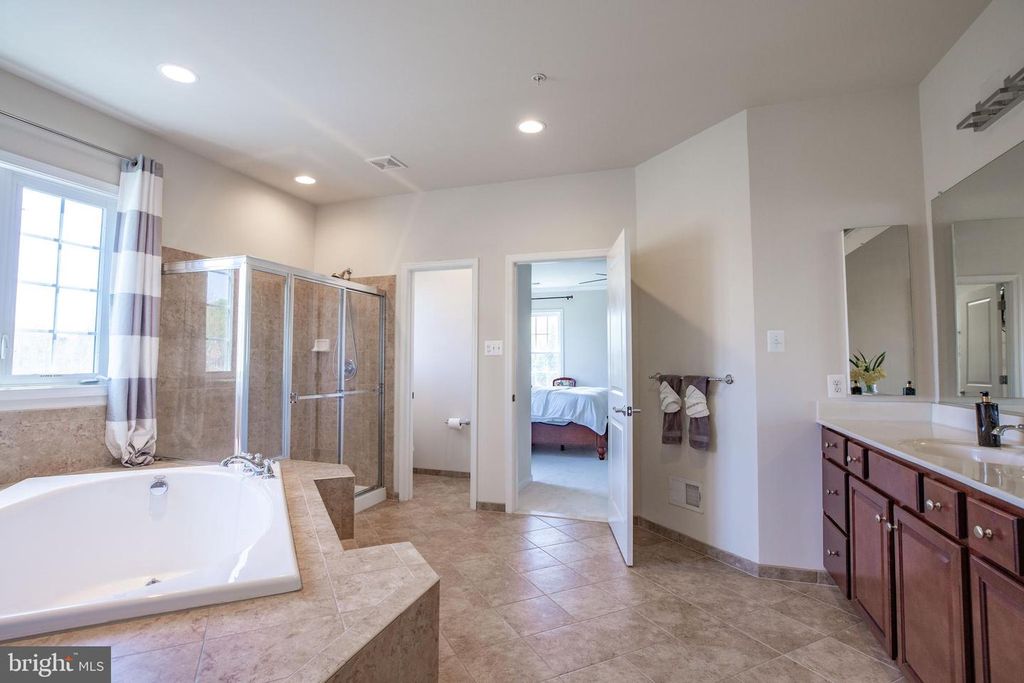 Image 30 of property listing at 11039 HUNTERS VIEW RD, Ellicott City, MD 21042