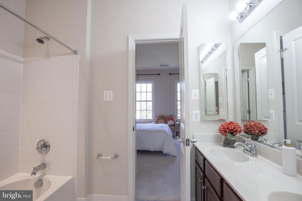 Image 40 of property listing at 11039 HUNTERS VIEW RD, Ellicott City, MD 21042