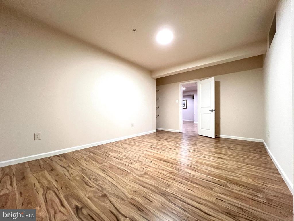 Image 45 of property listing at 11039 HUNTERS VIEW RD, Ellicott City, MD 21042