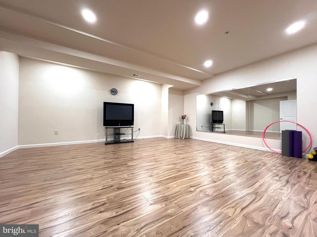 Image 49 of property listing at 11039 HUNTERS VIEW RD, Ellicott City, MD 21042