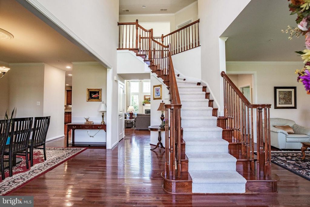 Image 5 of property listing at 11039 HUNTERS VIEW RD, Ellicott City, MD 21042