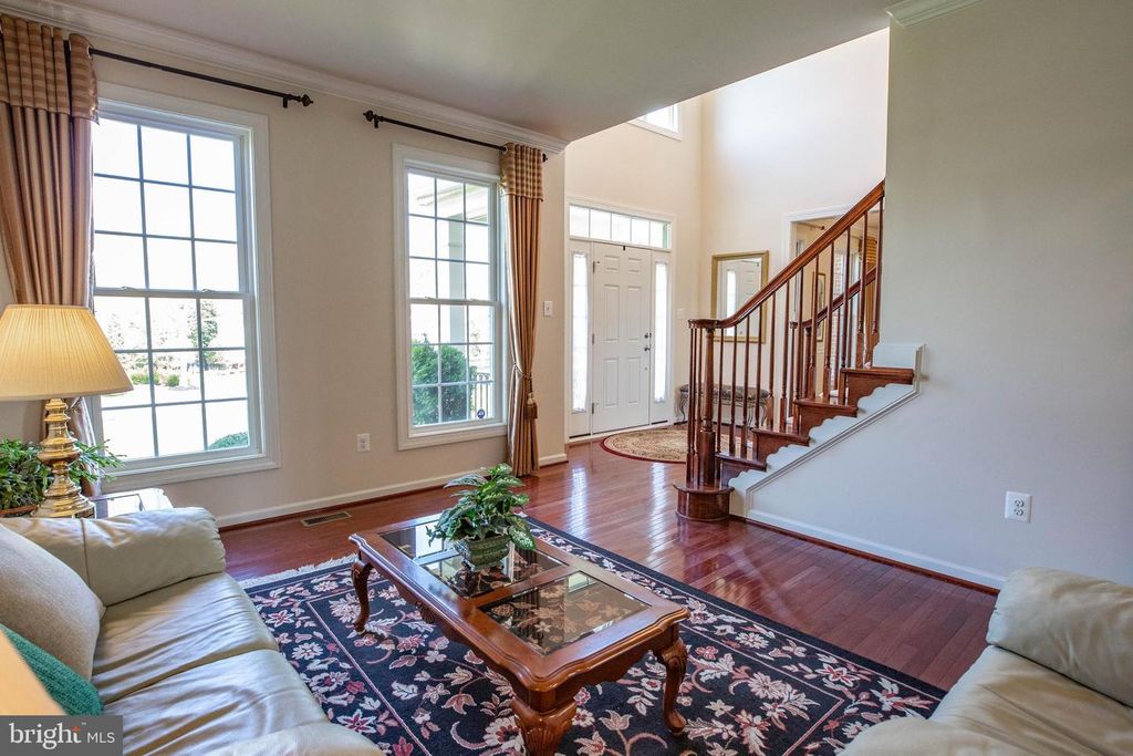 Image 8 of property listing at 11039 HUNTERS VIEW RD, Ellicott City, MD 21042