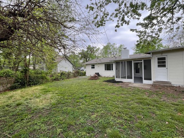 1428 S Pickwick Avenue, Springfield, MO 65804