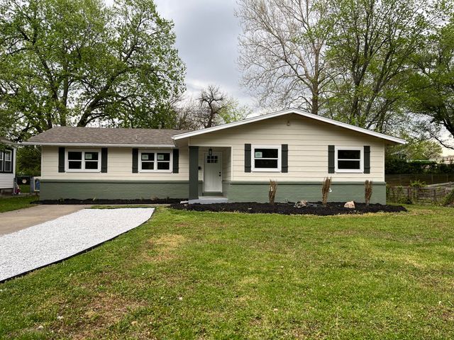 1428 S Pickwick Avenue, Springfield, MO 65804