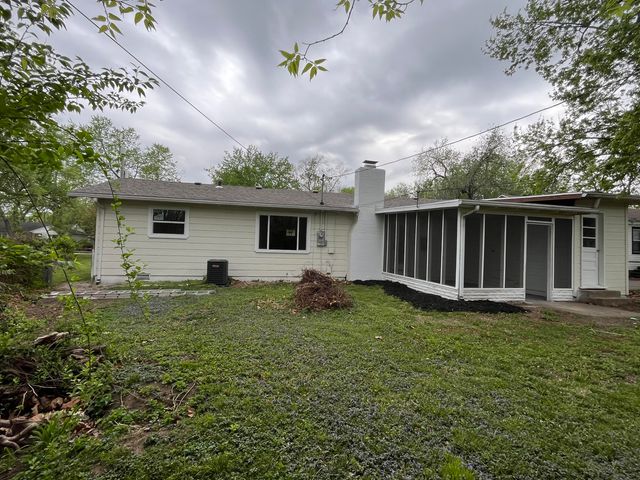 1428 S Pickwick Avenue, Springfield, MO 65804