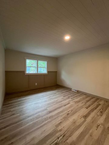 1428 S Pickwick Avenue, Springfield, MO 65804