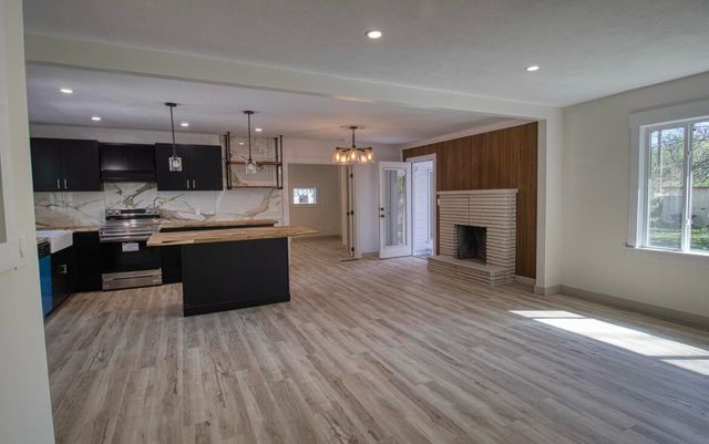 1428 S Pickwick Avenue, Springfield, MO 65804