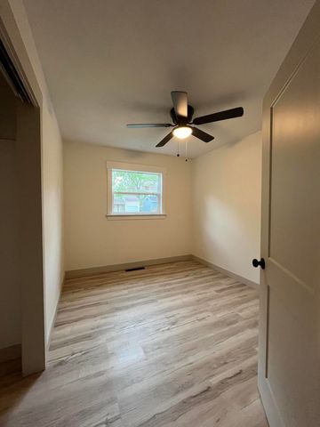 1428 S Pickwick Avenue, Springfield, MO 65804