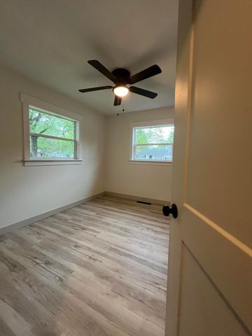 1428 S Pickwick Avenue, Springfield, MO 65804