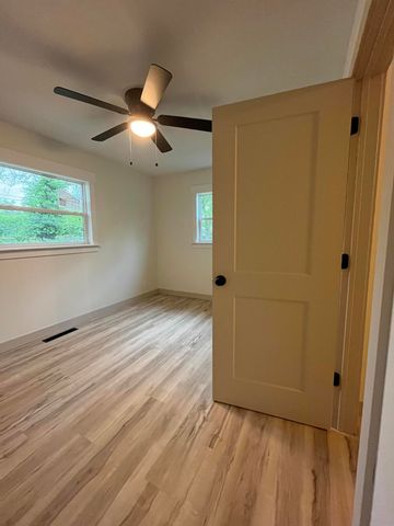 1428 S Pickwick Avenue, Springfield, MO 65804