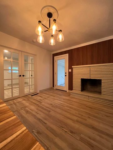 1428 S Pickwick Avenue, Springfield, MO 65804