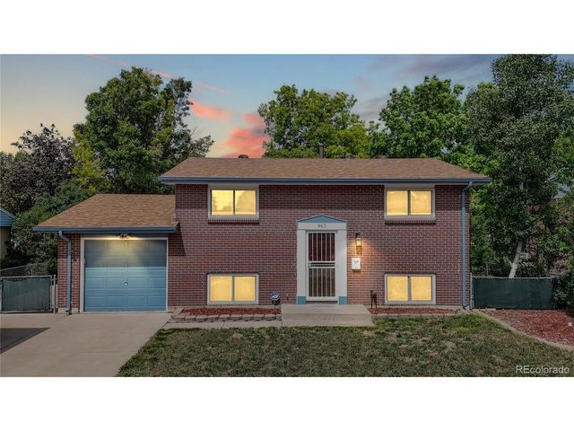 963 S Jamaica St, Aurora, CO 80012