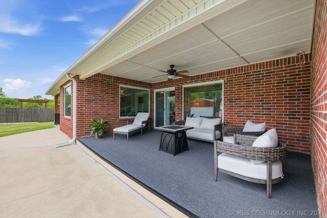 21222 E 61st Street S, Broken Arrow, OK 74014