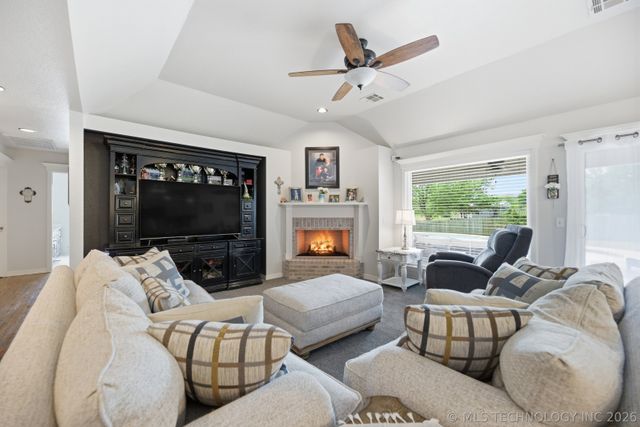 21222 E 61st Street S, Broken Arrow, OK 74014