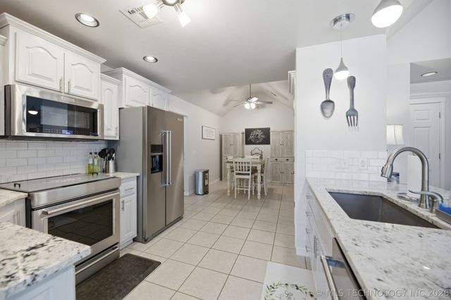 21222 E 61st Street S, Broken Arrow, OK 74014