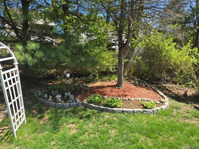 30 Greenvale Circle, White Plains, NY 10607