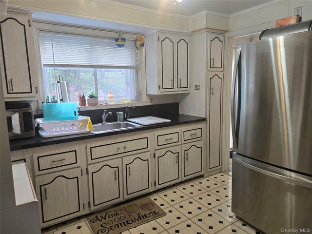 30 Greenvale Circle, White Plains, NY 10607
