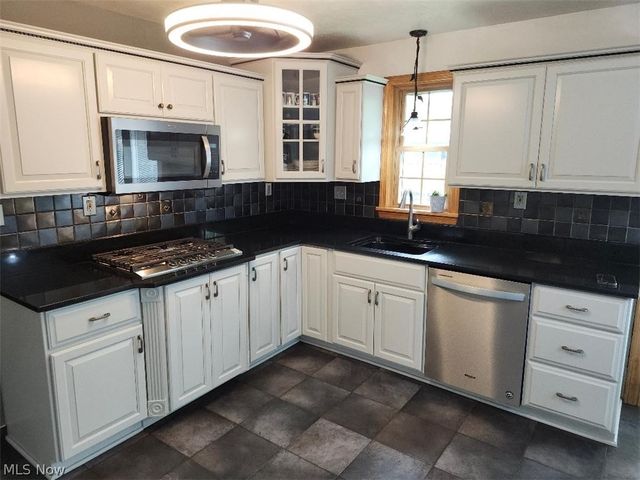 7680 ALDERSYDE Drive, Middleburg Heights, OH 44130