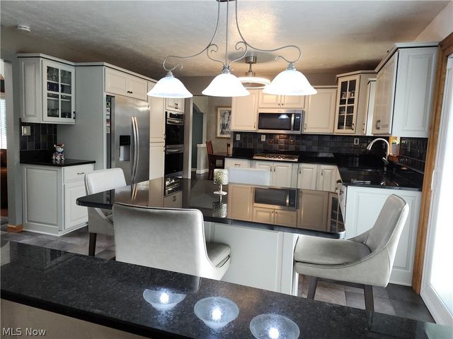 7680 ALDERSYDE Drive, Middleburg Heights, OH 44130