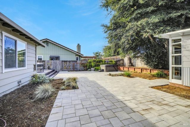 104 Banff Way, Petaluma, CA 94954
