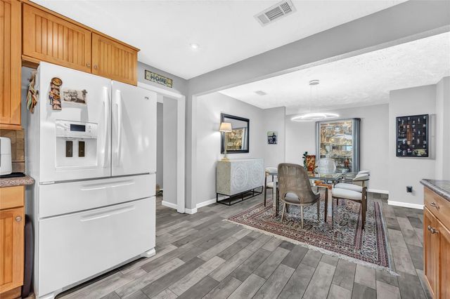 1101 Killarney Avenue, Friendswood, TX 77546
