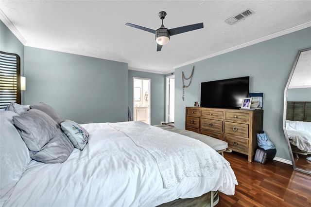 1101 Killarney Avenue, Friendswood, TX 77546