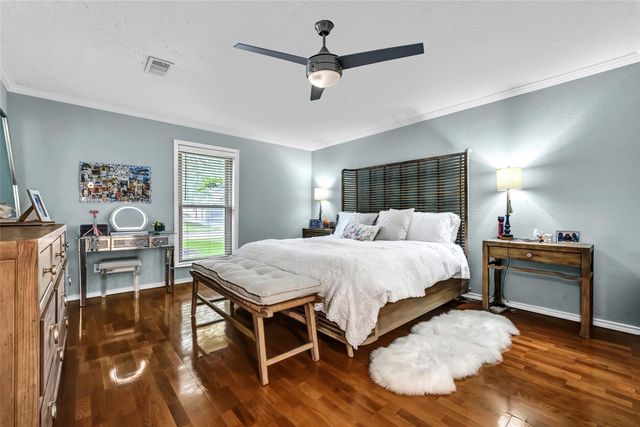 1101 Killarney Avenue, Friendswood, TX 77546