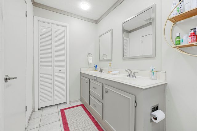 1101 Killarney Avenue, Friendswood, TX 77546