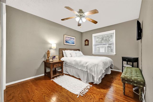 1101 Killarney Avenue, Friendswood, TX 77546