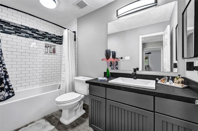 1101 Killarney Avenue, Friendswood, TX 77546