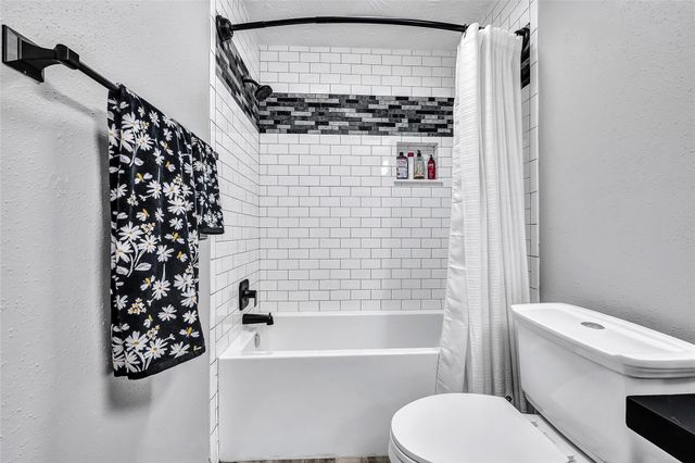 1101 Killarney Avenue, Friendswood, TX 77546