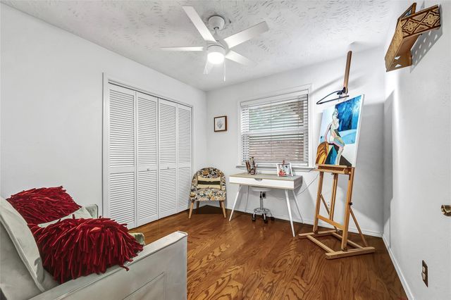 1101 Killarney Avenue, Friendswood, TX 77546