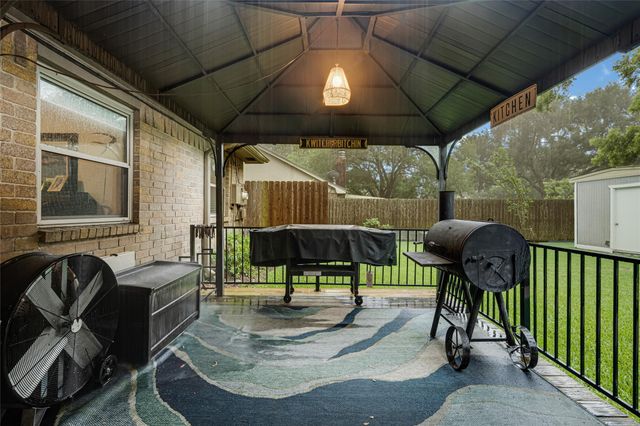 1101 Killarney Avenue, Friendswood, TX 77546