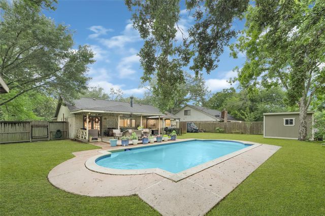 1101 Killarney Avenue, Friendswood, TX 77546