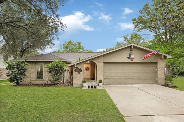 1101 Killarney Avenue, Friendswood, TX 77546
