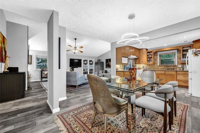 1101 Killarney Avenue, Friendswood, TX 77546