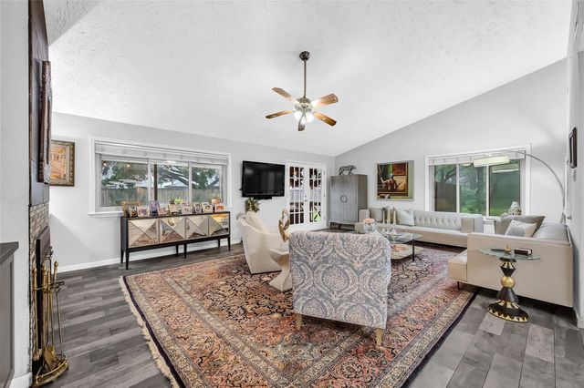 1101 Killarney Avenue, Friendswood, TX 77546