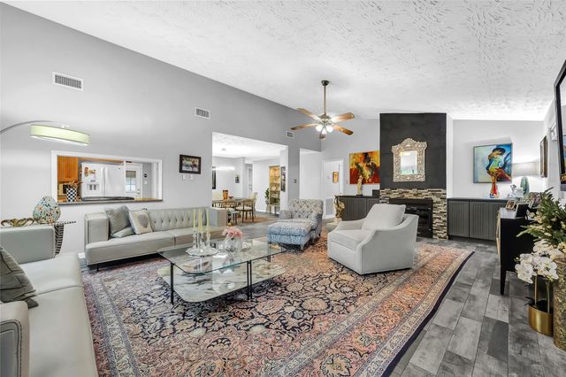 1101 Killarney Avenue, Friendswood, TX 77546