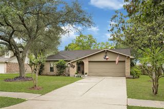 1101 Killarney Avenue, Friendswood, TX 77546