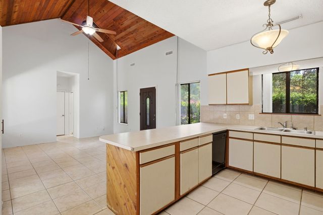 2725 Sherwood Drive, Navarre, FL 32566